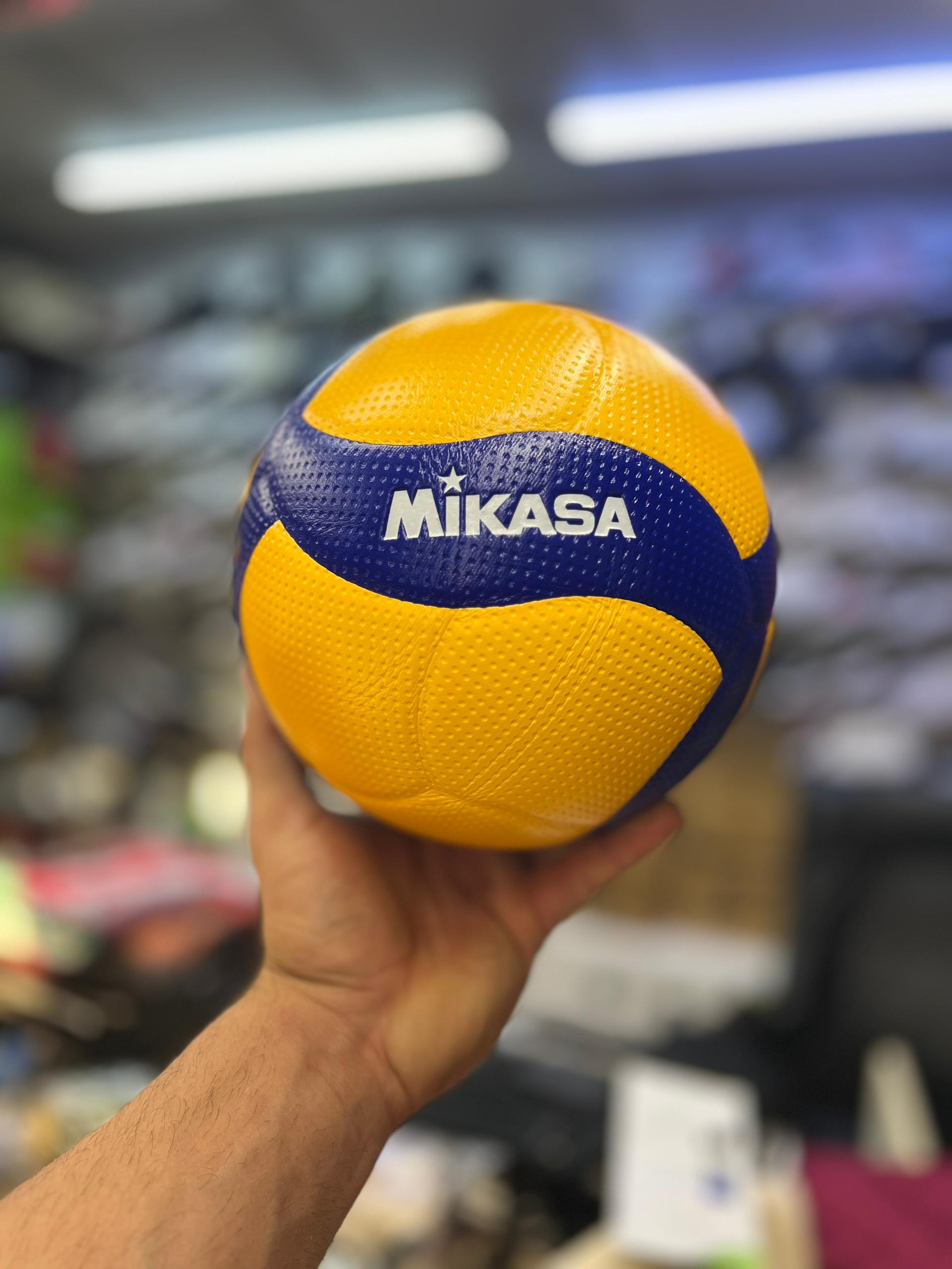 توپ والیبال  Mikasa V200W حرفه‌ای سالنی